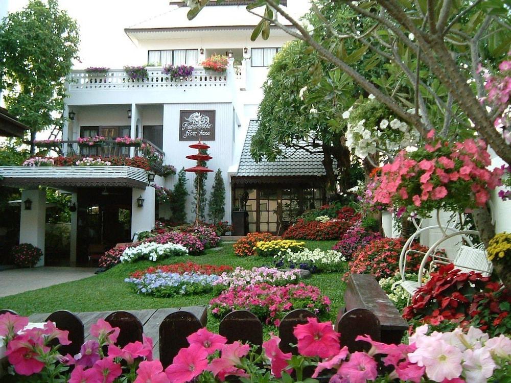 Rachamankha Flora House Hotel Chiang Mai Bagian luar foto