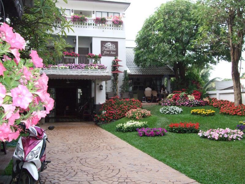 Rachamankha Flora House Hotel Chiang Mai Bagian luar foto