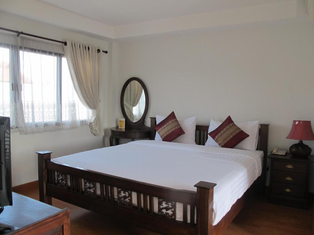 Rachamankha Flora House Hotel Chiang Mai Bagian luar foto