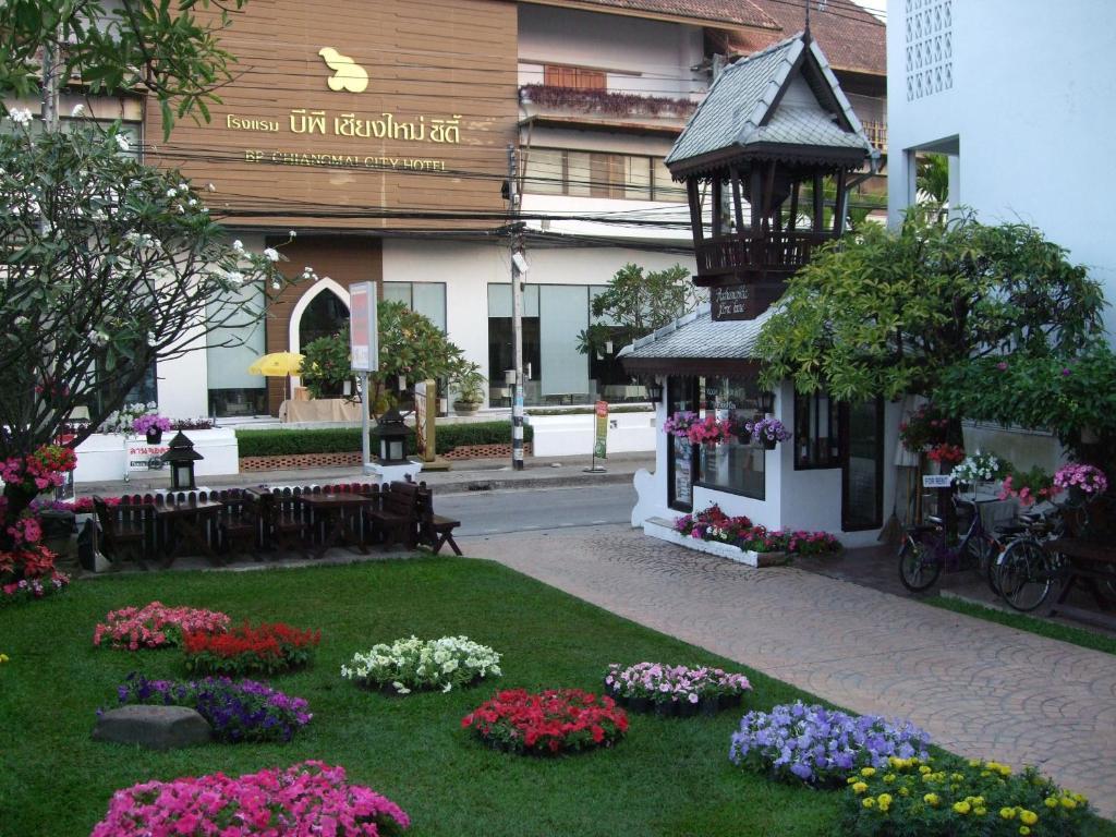 Rachamankha Flora House Hotel Chiang Mai Bagian luar foto