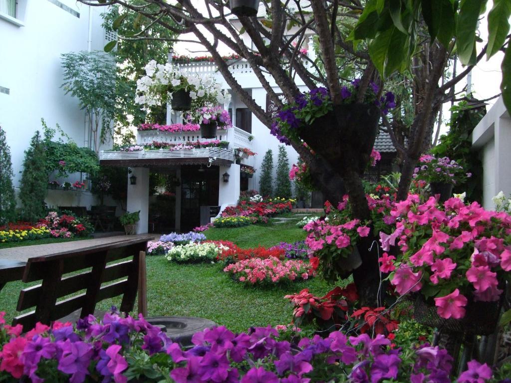 Rachamankha Flora House Hotel Chiang Mai Bagian luar foto
