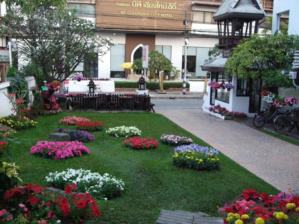 Rachamankha Flora House Hotel Chiang Mai Bagian luar foto