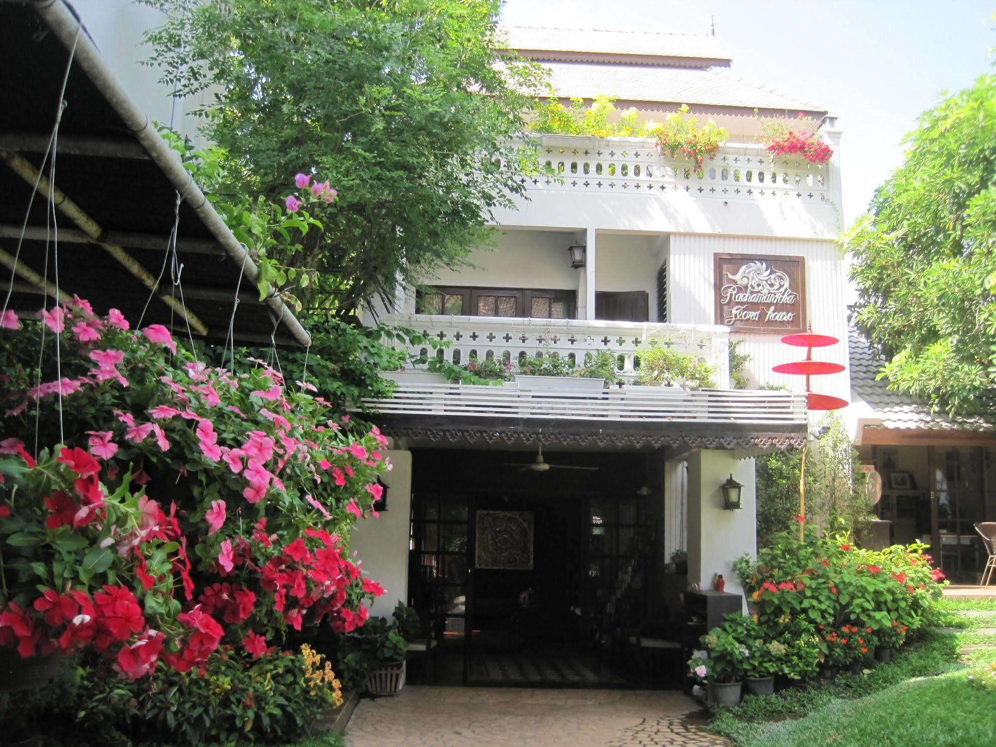 Rachamankha Flora House Hotel Chiang Mai Bagian luar foto