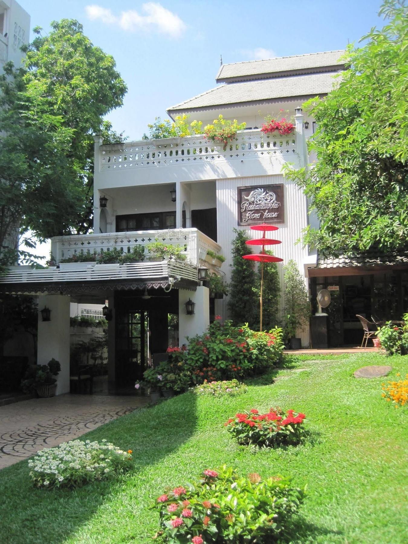 Rachamankha Flora House Hotel Chiang Mai Bagian luar foto
