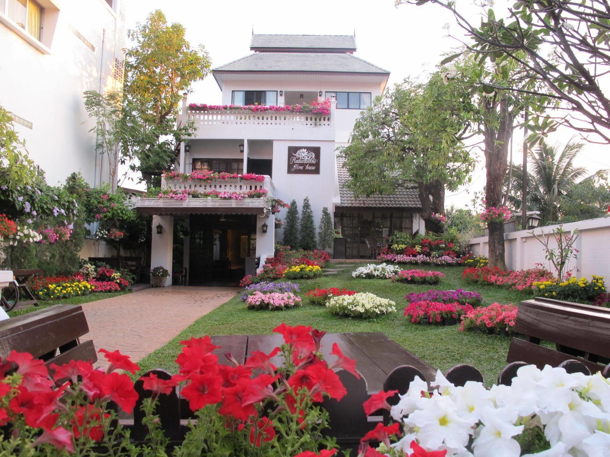 Rachamankha Flora House Hotel Chiang Mai Bagian luar foto