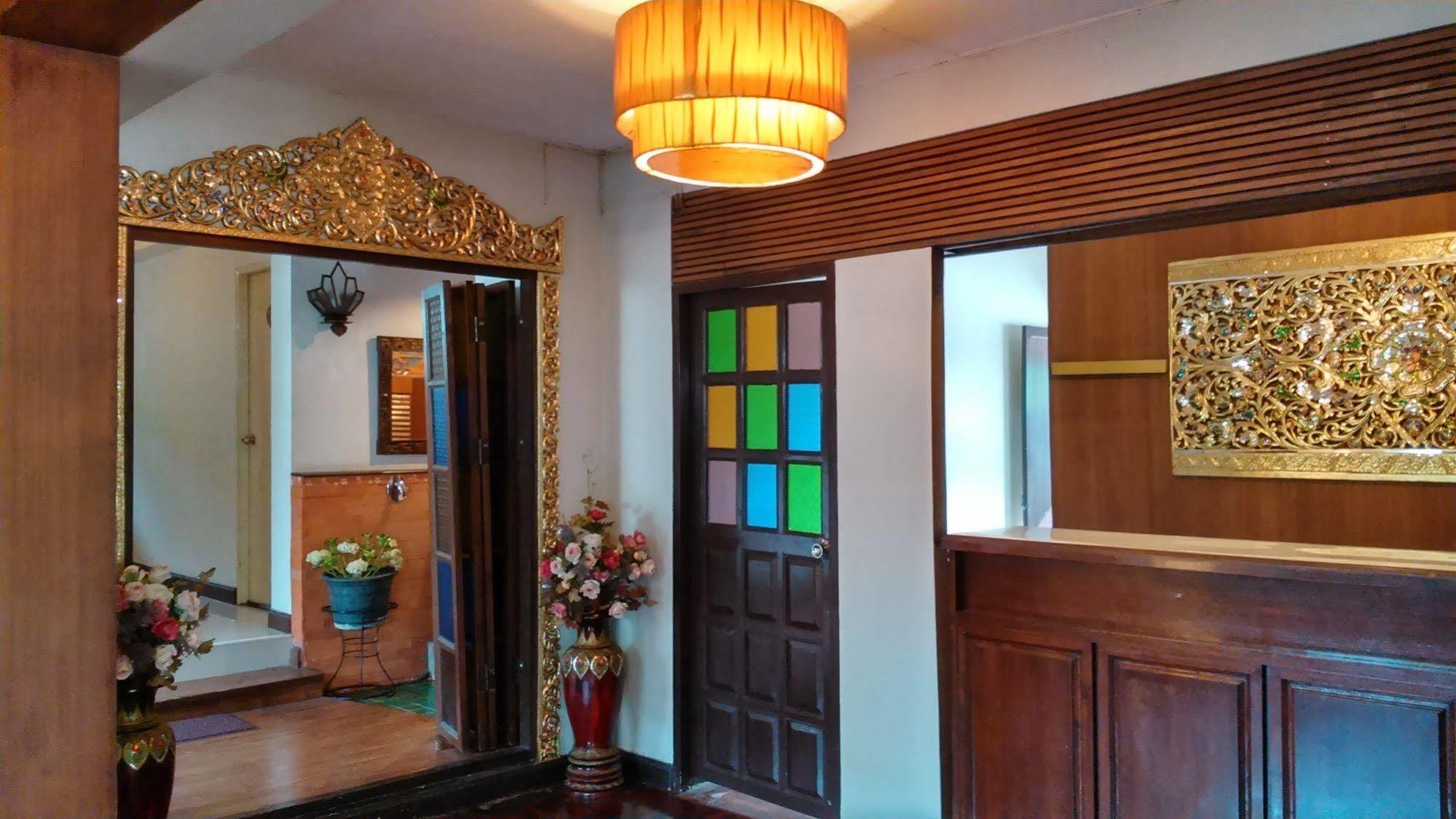 Rachamankha Flora House Hotel Chiang Mai Bagian luar foto