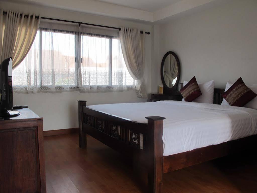 Rachamankha Flora House Hotel Chiang Mai Bagian luar foto