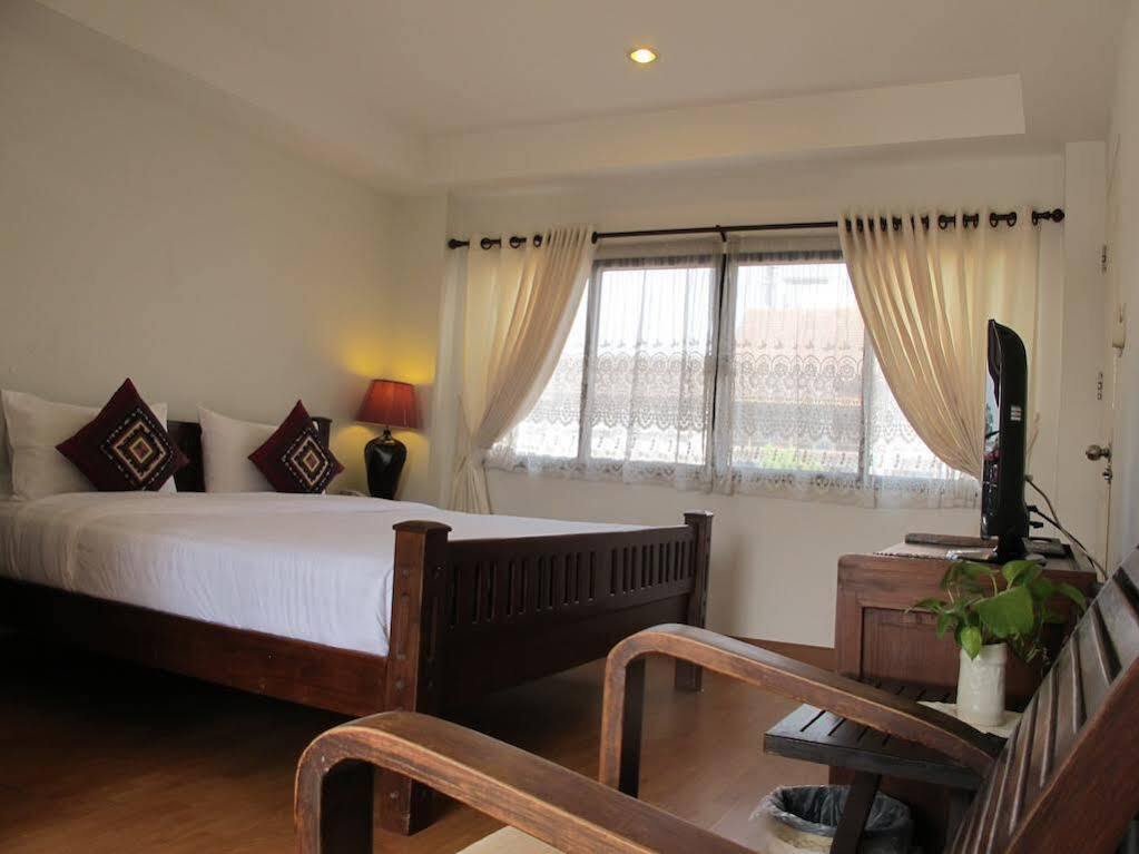 Rachamankha Flora House Hotel Chiang Mai Bagian luar foto