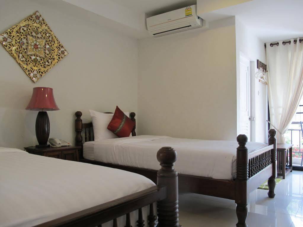 Rachamankha Flora House Hotel Chiang Mai Bagian luar foto